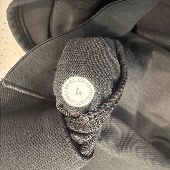 Lululemon Mesh Back Training Cropped Tank Top Bra In Graphite Gray for Workout - Picture 5 of 8